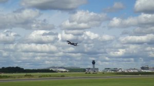 27 juillet 2014 - Aéroport de Manchester, trente kilomètres à pied !