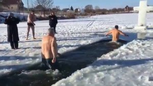 Крещение. Ныряем в прорубь.