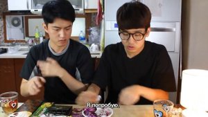 корейские парни пробуют новые сладости из России! | Корейские парни Korean guys