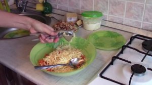 Салат на Новый год, очень вкусный и простой. Салат с сухариками