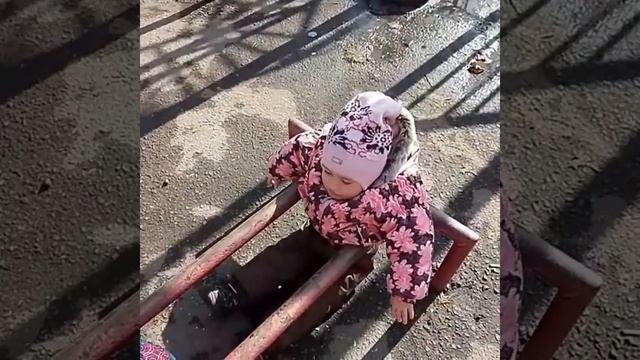 Влог Эмили Ева и Сабрина занимаются спортом)) Эмили плачет, а Сабрина сходит с ума... смотреть онлайн