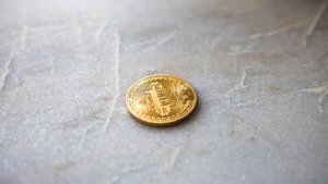 Разница между криптой и токенами. Как работает криптовалюта. Законность крипты.