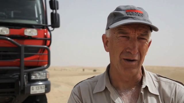 Video: 30 tonne Renault truck takes on the dunes смотреть онлайн