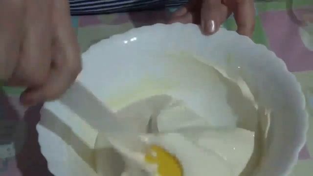 Рецепт бисквитного рулета с творожным кремом и джемом смотреть онлайн