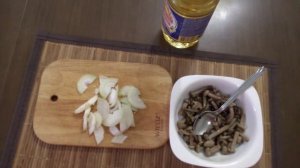 Салат из маринованных опят/Salad of marinated mushrooms