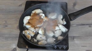 Курица в сметанном соусе с тархуном