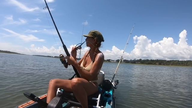 Carolina Kayak Fishing for Red Drum with a Surprise Speckled Trout смотреть онлайн