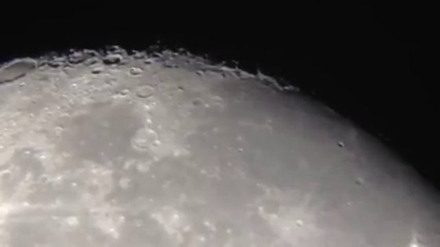 Moon Through Celestron Astromaster 130 EQ смотреть онлайн