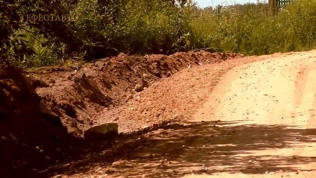 Подъездная дорога к жилому сектору. Отсыпана щебёночно-песочной смесью.