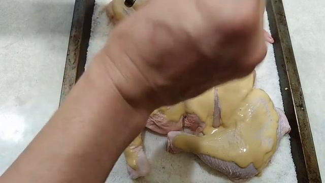 Как приготовить курицу на соли.