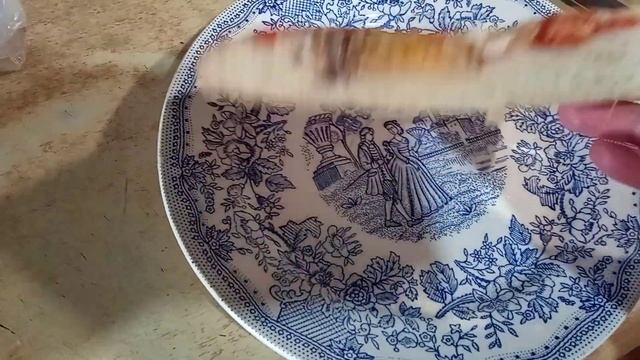 донатс с шоколадом,пицца с мясом курицы и грибами выпечка магазина АТБ смотреть онлайн