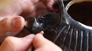 Чайник с отколотым носом. Кинцуги золотом