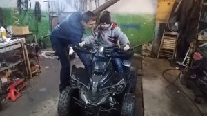 Подарили КВАДРОЦИКЛ ПЕРВАЯ РЕАКЦИЯ) Как заводить квадрик
