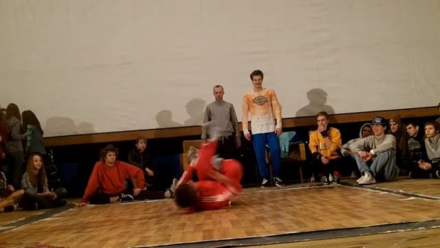 Судейский выход b-boy Zick | Hip-Hop Connection 2012 смотреть онлайн