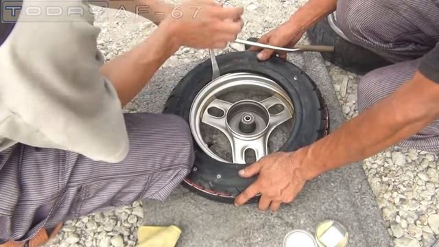ホンダ トゥデイ AF67 前後タイヤの手組み交換 | Honda Today AF67 Front and rear tire change work смотреть онлайн
