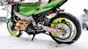 Экстремальное зимнее мото-байк-шоу