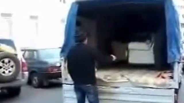 Грузоперевозки Черкассы. Погрузка мягкой мебели.
