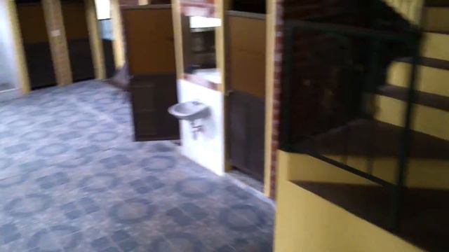 Баньоз . Эквадор. Экскурсия по саду отеля. смотреть онлайн