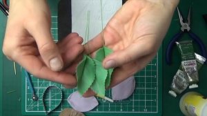 Цветы из Холодного Фарфора: Делаем и Тонируем / Красим Листья Розы / Полимерная глина , МК ( 2019 )