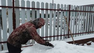 Как построить горку из снега. Строим ледяную горку для детей