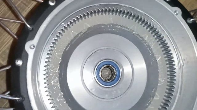 Осмотр шестерёнок после1000 км, смазанной силиконовой смазкой смотреть онлайн