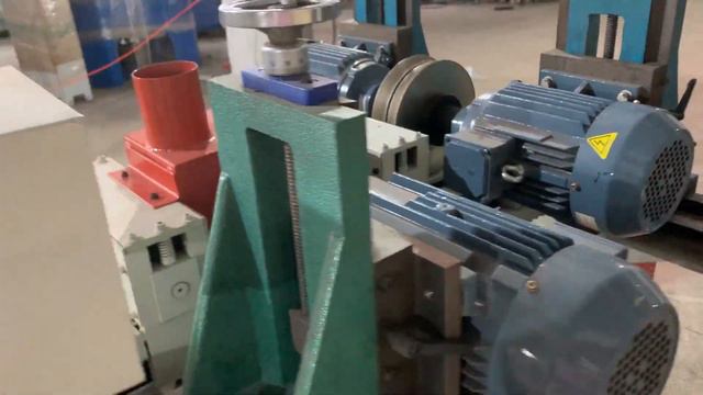 Motorcycle brake pads slotting and chamfering test смотреть онлайн