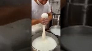 ВКУСНАЯ ИТАЛИЯ: СЫР МОЦАРЕЛЛА - ПРОЦЕСС СОЗДАНИЯ!