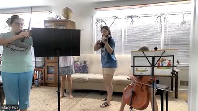 Beginner String Quartet - First Performance смотреть онлайн