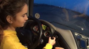 Дочка, первый раз за рулем фуры ))