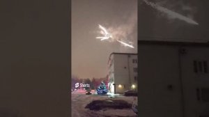 Салют во дворе  2022 Fireworks in the courtyard 2022.mp4