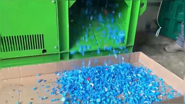Видеоотчет о работе двухвального шредера мод.ДШВ500 (измельчение бумаги и пластика).