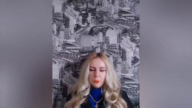 Девушка доминирует.
