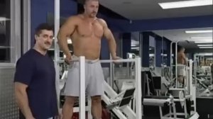 Отжимание на брусьях грудной стиль.