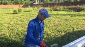 Телеведущий строит перголу своими руками