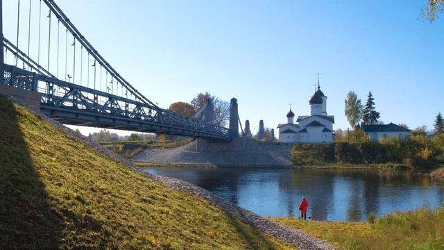 Город Остров, цепные мосты через реку Великая.
