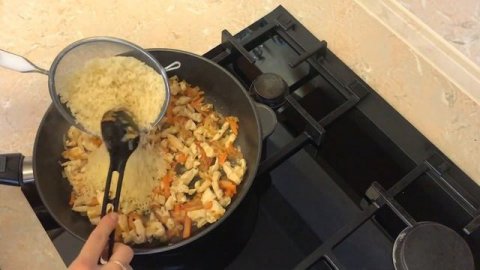 ПЛОВ. Вкусный, не жирный, рассыпчатый. Самый простой рецепт.