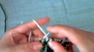 Двухцветный узор спицами. Использовала для следков.