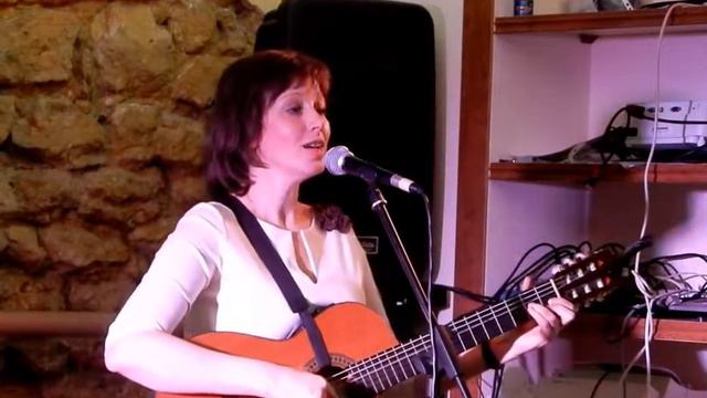 Осінній день..., сл. Л. Костенко, муз. О. Богомолец, исп. О. Артёменко смотреть онлайн