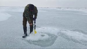 мощьный шуруповерт для бурения льда ABEDEN