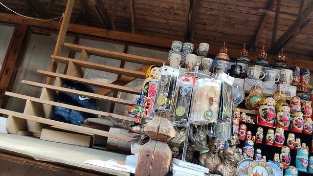 Небольшая прогулка по рынку Измайловскому Кремля.