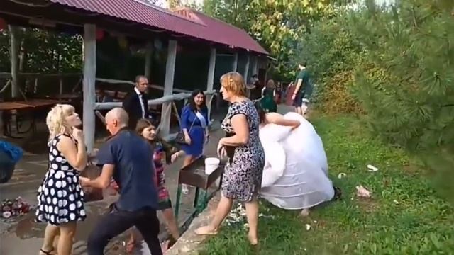 НА 8 СЕКУНДЕ НЕВЕСТА СТОЯ ПИСАЕТ ? смотреть онлайн