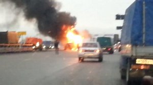 Горит бензовоз