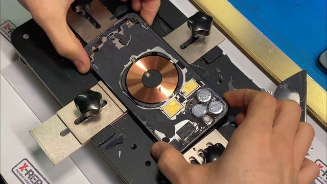 iPhone 11 Pro правильная замена заднего стекла лазером / Ставим оригинальное заднее стекло на Айфон