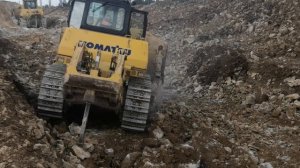 Komatsu D375
