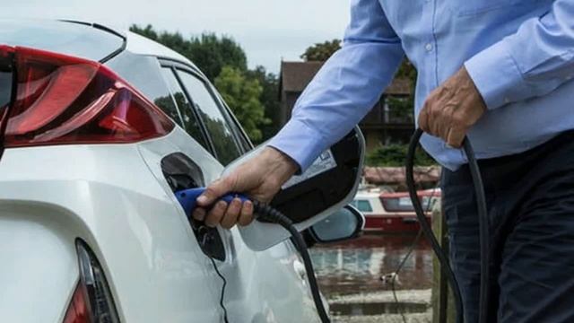 AMAZING !!! Toyota Prius Plug In Long Term Review смотреть онлайн