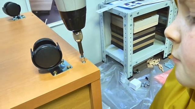 Распаковка и сборка подкатной тумбы АТ-03 в цвете груша арозо. смотреть онлайн