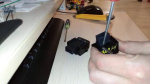 Как разобрать кнопку открытия бензобака Nissan.