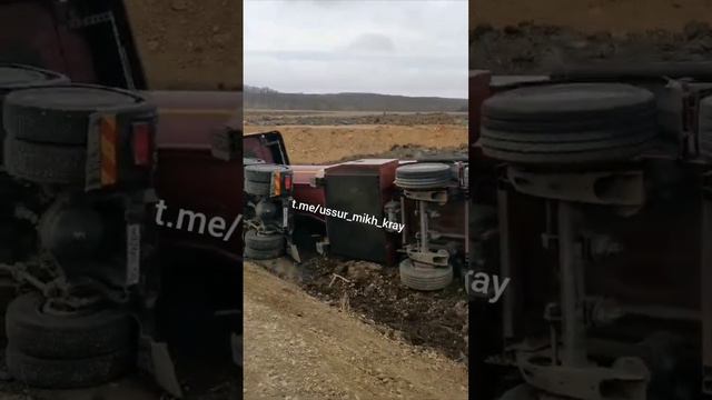 Видео с места ЧП с бензовозом на трассе в Приморье