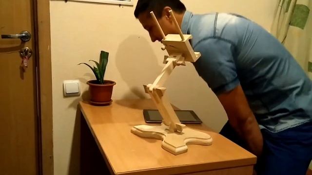 Планшет и телефоный подставка деревянная смотреть онлайн