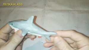 лепим белую акулу из пластилина